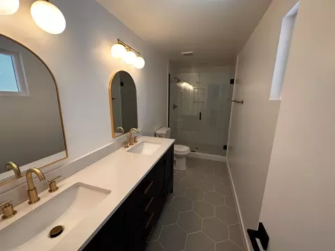 Bath - 12733 Mcferon Rd, Poway, CA 92064 photo 5 of 8
