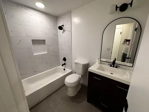 Bath - 12733 Mcferon Rd, Poway, CA 92064 photo 2 of 8
