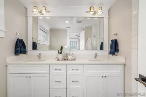 Bath - 732 Olive Ave, Coronado, CA 92118 photo 4 of 5