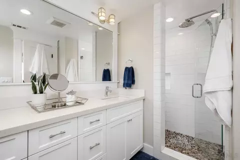 Bath - 732 Olive Ave, Coronado, CA 92118 photo 5 of 5