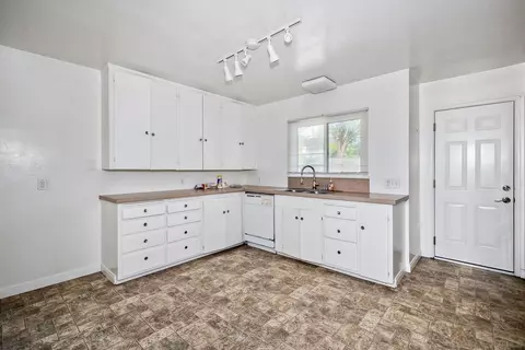 810 West St, Oceanside, CA 92054 photo 5