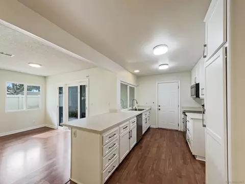 Kitchen - 13754 Sycamore Tree Ln, Poway, CA 92064 photo 2 of 2