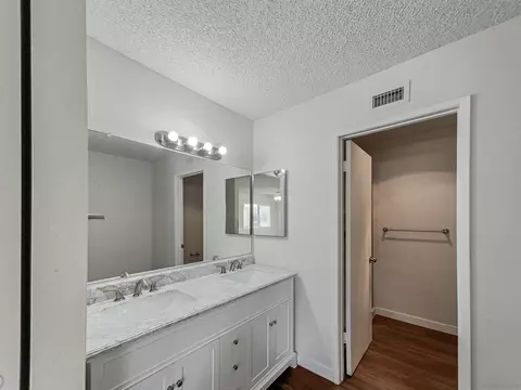 Bath - 13754 Sycamore Tree Ln, Poway, CA 92064 photo 3 of 4