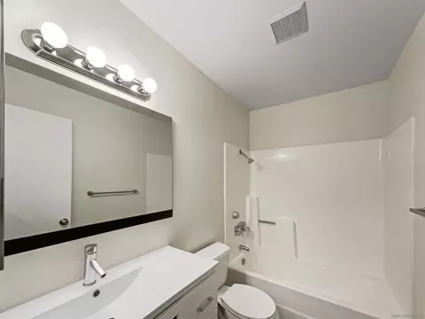 Bath - 13754 Sycamore Tree Ln, Poway, CA 92064 photo 2 of 4