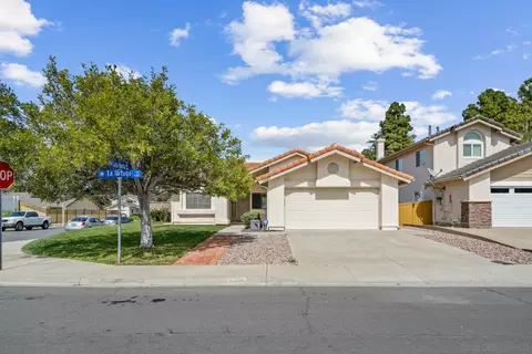 1097 La Tortuga, Vista, CA 92081