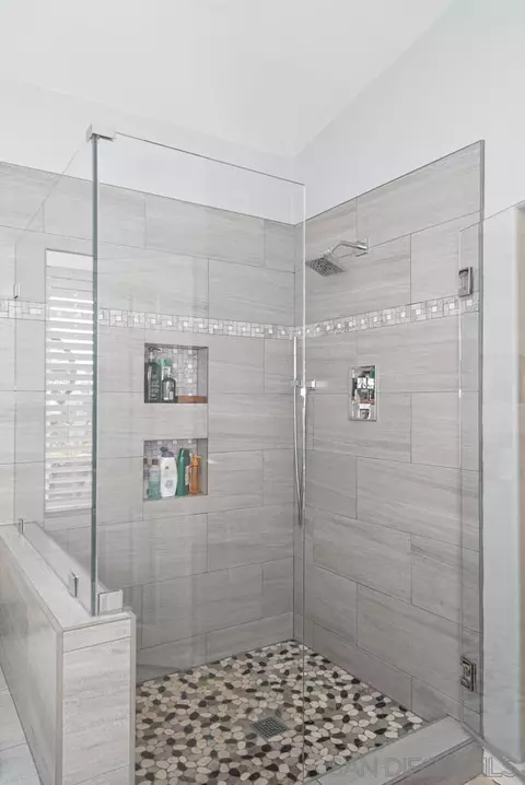 Bath - 10085 Shenandoah Dr, Santee, CA 92071 photo 7 of 9