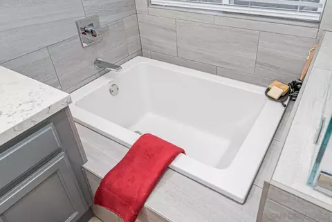 Bath - 10085 Shenandoah Dr, Santee, CA 92071 photo 4 of 9