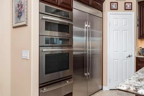 Kitchen - 10085 Shenandoah Dr, Santee, CA 92071 photo 6 of 8