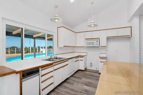 Kitchen - 14186 Recuerdo Dr, Del Mar, CA 92014 photo 2 of 2