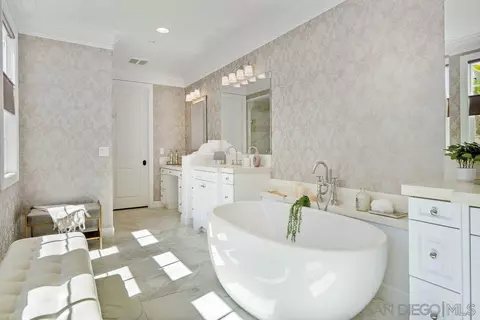 Bath - 7290 Sitio Lima, Carlsbad, CA 92009 photo 2 of 7