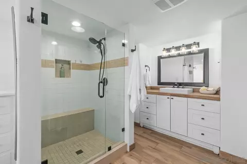 Bath - 8020 Eastridge Dr, La Mesa, CA 91941 photo 2 of 3