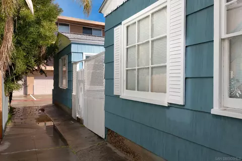 827-833 Queenstown Ct, San Diego, CA 92109