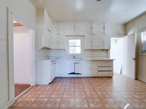 Kitchen - 919 Paulin Ave, Calexico, CA 92231 photo 3 of 4