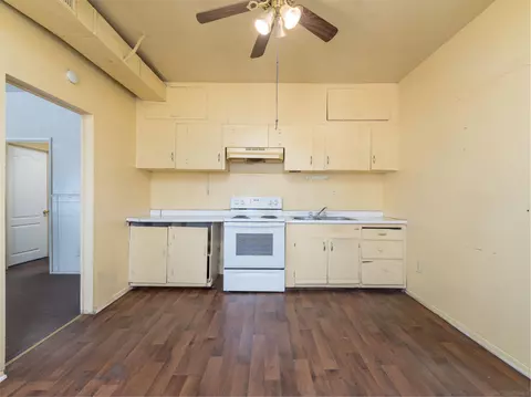 Kitchen - 919 Paulin Ave, Calexico, CA 92231 photo 2 of 4