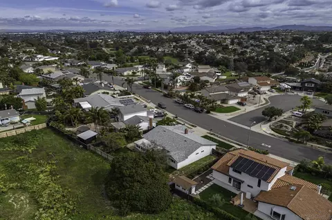 View/Area - 3805 Trieste Dr, Carlsbad, CA 92010 photo 2 of 2