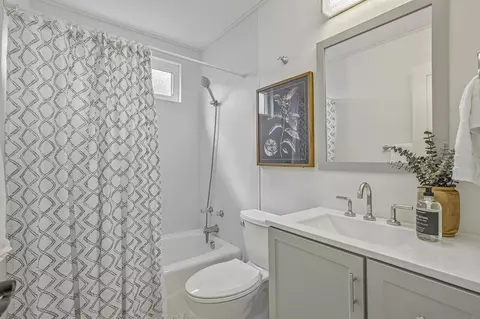 Bath - 3805 Trieste Dr, Carlsbad, CA 92010 photo 3 of 3