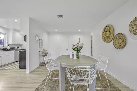 Dining - 3805 Trieste Dr, Carlsbad, CA 92010 photo 3 of 3