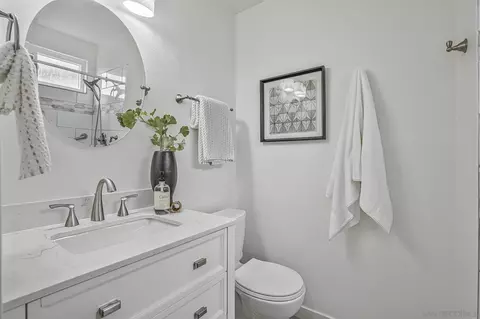 Bath - 3805 Trieste Dr, Carlsbad, CA 92010 photo 1 of 3
