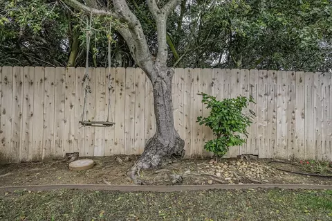 Exterior - 3805 Trieste Dr, Carlsbad, CA 92010 photo 4 of 5