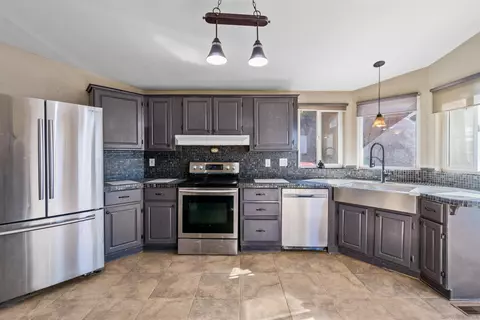 Kitchen - 5631 Alpine Blvd, Alpine, CA 91901 photo 2 of 3