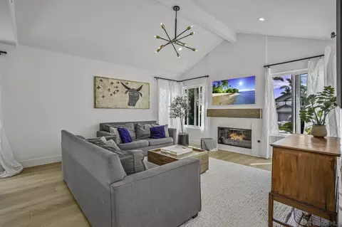 7956 Camino Alvaro, Carlsbad, CA 92009