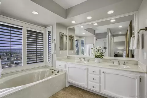 Bath - 1848 Avenida Mimosa, Encinitas, CA 92024 photo 1 of 5