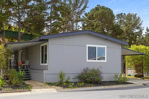 2130 Sunset Dr #30, Vista, CA 92081