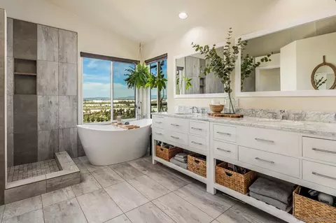 Bath - 3844 Kelton Dr, Oceanside, CA 92056 photo 2 of 3