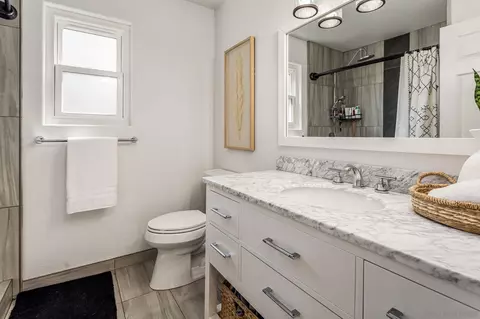 Bath - 3844 Kelton Dr, Oceanside, CA 92056 photo 3 of 3