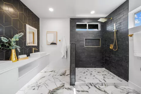Bath - 3523 Chauncey Rd, Oceanside, CA 92056 photo 2 of 3
