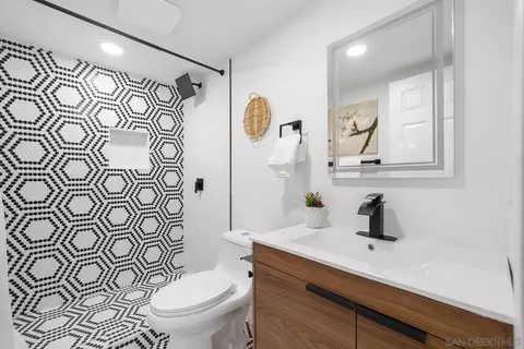 Bath - 3523 Chauncey Rd, Oceanside, CA 92056 photo 1 of 3