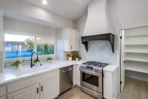 Kitchen - 14039 Arbolitos Dr, Poway, CA 92064 photo 1 of 3