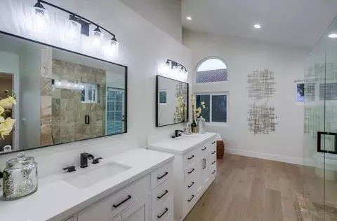 Bath - 14039 Arbolitos Dr, Poway, CA 92064 photo 2 of 7