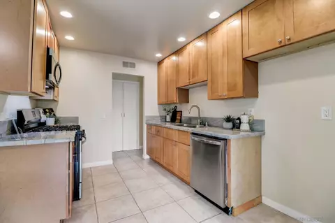 Kitchen - 13941 Olive Mesa Ct, Poway, CA 92064 photo 3 of 3