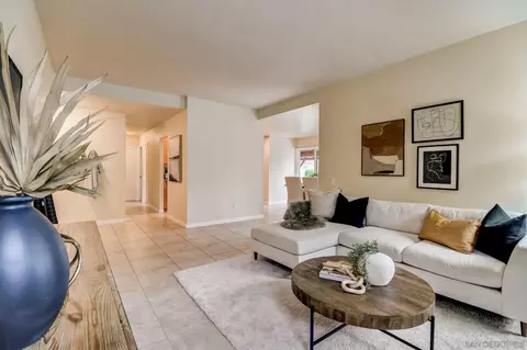 Living - 13941 Olive Mesa Ct, Poway, CA 92064 photo 2 of 4