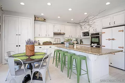 Kitchen - 28945 Savannah Dr, Temecula, CA 92591 photo 2 of 5