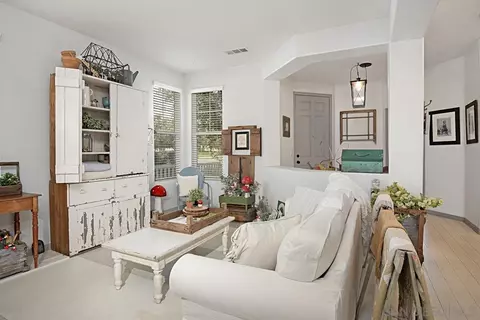 Living - 28945 Savannah Dr, Temecula, CA 92591 photo 1 of 5
