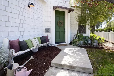 Exterior - 28945 Savannah Dr, Temecula, CA 92591 photo 2 of 14