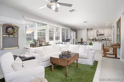 Living - 28945 Savannah Dr, Temecula, CA 92591 photo 4 of 5