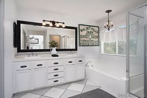 Bath - 28945 Savannah Dr, Temecula, CA 92591 photo 2 of 3