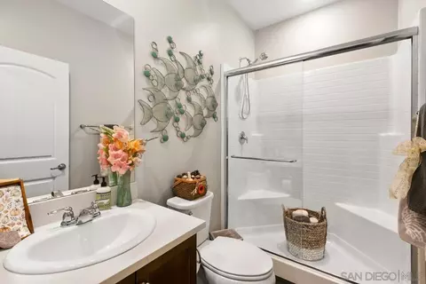 Bath - 36623 Summer Dain Ln, Wildomar, CA 92595 photo 1 of 4