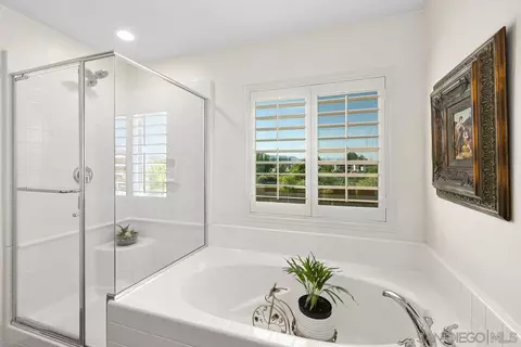 Bath - 36623 Summer Dain Ln, Wildomar, CA 92595 photo 4 of 4