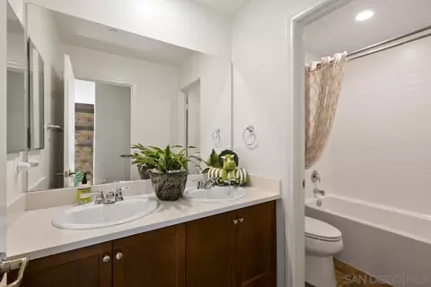 Bath - 36623 Summer Dain Ln, Wildomar, CA 92595 photo 2 of 4