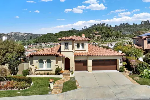 2454 Honeybell Ln, Escondido, CA 92027 photo 2