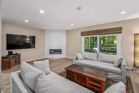Living - 3115 Via De Caballo, Encinitas, CA 92024 photo 2 of 4