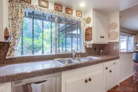 Kitchen - 16325 Avenida Florencia, Poway, CA 92064 photo 4 of 4