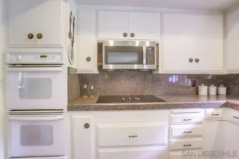 Kitchen - 16325 Avenida Florencia, Poway, CA 92064 photo 3 of 4