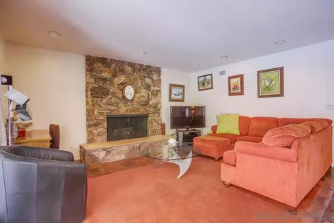 Living - 16325 Avenida Florencia, Poway, CA 92064 photo 4 of 6