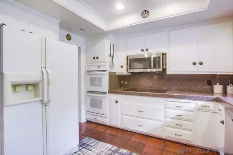 Kitchen - 16325 Avenida Florencia, Poway, CA 92064 photo 2 of 4