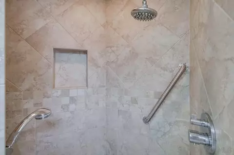 6746 Avenida Andorra, La Jolla, CA 92037 photo 34
